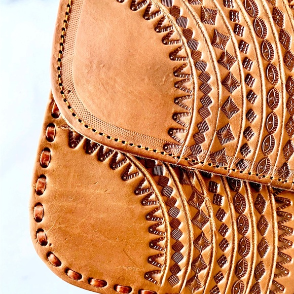 Chiapas Small Brief Style Crossbody - Picture 3 of 7